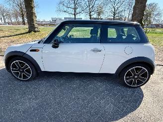 Mini Cooper S 85 kW (116 PK) 1598 cc. picture 2