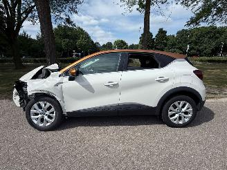 Renault Captur E-TECH PLUG-IN HYBRID  1598 cc picture 2