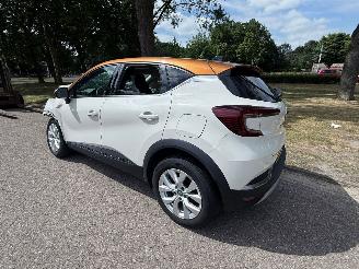 Renault Captur E-TECH PLUG-IN HYBRID  1598 cc picture 3