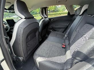 Renault Captur E-TECH PLUG-IN HYBRID  1598 cc picture 12