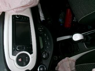 Toyota Yaris 1.3 Design 5 Drs picture 10