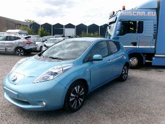 krockskadad bil auto Nissan Leaf Tekna Electrisch 2016/9