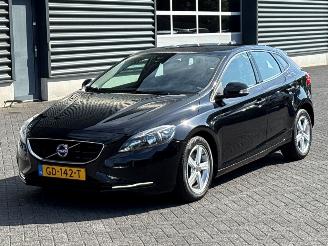 krockskadad bil auto Volvo V-40 1.6 D2 Hatchback 4Dr Diesel 1.560cc 84kW (114pk) FWD 2014/6