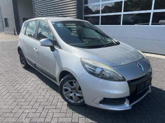 Vrakbiler auto Renault Scenic Scenic III (JZ), MPV, 2009 / 2016 1.5 dCi 110 2013/1