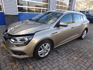 Vaurioauto  passenger cars Renault Mégane ESTATE 1.2 TCE ZEN 2017/10