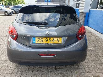 Peugeot 208 1.2 PureTech Signature picture 4
