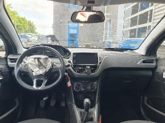 Peugeot 208 1.2 PureTech Signature picture 17