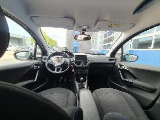 Peugeot 208 1.2 PureTech Signature picture 16