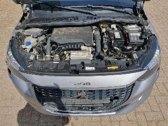 Peugeot 208 1.2i picture 9