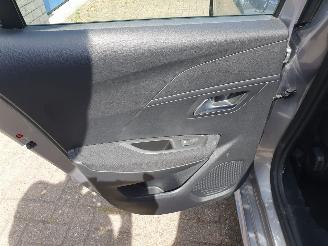 Peugeot 208 1.2i picture 21