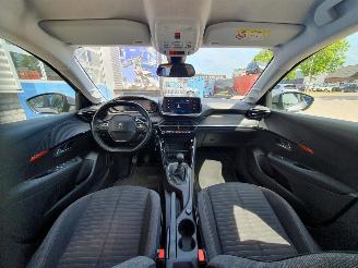 Peugeot 208 1.2i picture 13