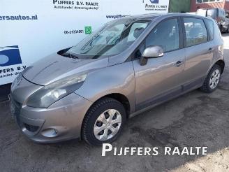 Vrakbiler auto Renault Scenic Scenic III (JZ), MPV, 2009 / 2016 1.5 dCi 105 2010/8