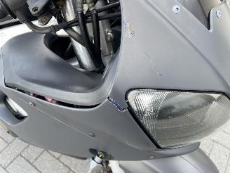 Yamaha YZF - R6  picture 6