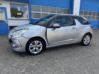 skadebil auto Citroën DS3 1.6 VTI  AUTOMAAT  SO CHIC 2014/10