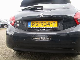 Peugeot 208 1.2 PURE TECH BLUE LION 5DRS picture 29