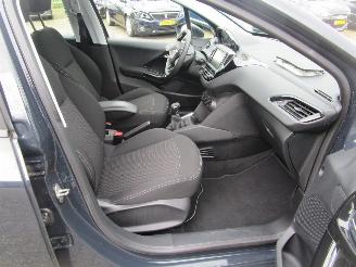 Peugeot 208 1.2 PURE TECH BLUE LION 5DRS picture 17