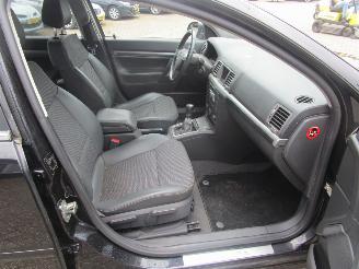 Opel Vectra 2.2-16V Cosmo sedan picture 11