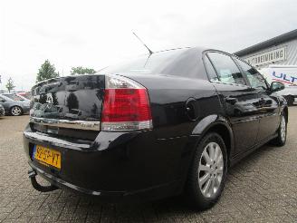 Opel Vectra 2.2-16V Cosmo sedan picture 19