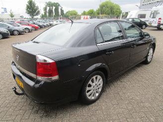 Opel Vectra 2.2-16V Cosmo sedan picture 5