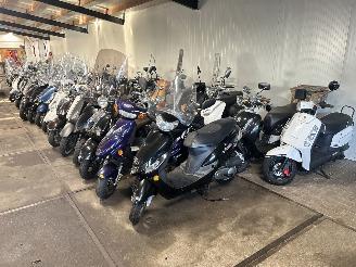 Overige  30+ scooters op voorraad picture 2