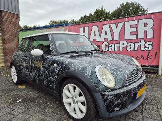 krockskadad bil auto Mini Cooper 1.6 chilli special paint 2003/3
