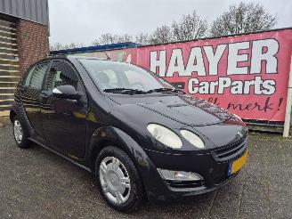 Vaurioauto  passenger cars Smart Forfour 1.1 pulse 2005/4