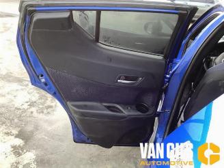 Toyota C-HR C-HR (X1,X5), SUV, 2016 1.8 16V Hybrid picture 13