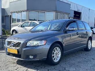 škoda osobní automobily Volvo V-50 2.0F R-Design Pro Edition 2011/10