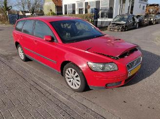 Coche siniestrado Volvo V-50 2.4 Kinetic 2004/6