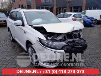 Coche siniestrado Mitsubishi Outlander  2019