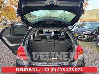 Toyota Yaris Yaris II (P9), Hatchback, 2005 / 2014 1.33 16V Dual VVT-I picture 19