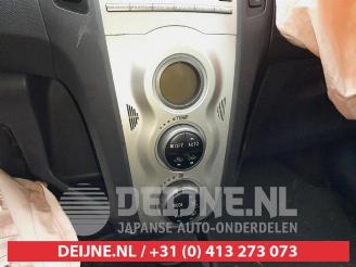 Toyota Yaris Yaris II (P9), Hatchback, 2005 / 2014 1.3 16V VVT-i picture 19