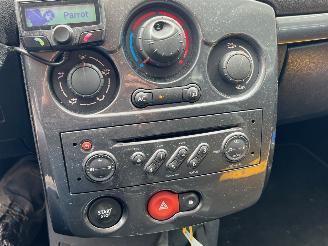 Renault Clio 1.6 16v Dynamique S picture 15