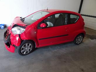 demontáž osobní automobily Peugeot 107 1.0 2010/6