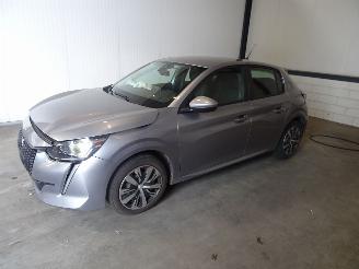 Salvage car Peugeot 208 1.2 VTI 2019/12
