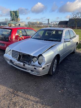 Mercedes E-klasse 240 Elégance picture 1
