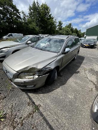 Dezmembrări autoturisme Volvo V-70 2.0 D4 summum 5 cilinder 2013/1