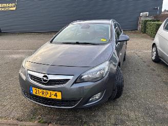 krockskadad bil auto Opel Astra SPORTS TOURER 2011/6