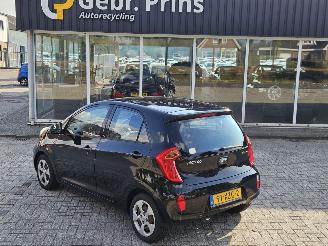 Damaged car Kia Picanto 1.2 16V Hatchback  Benzine 1.248cc 63kW (86pk) FWD 2012/9