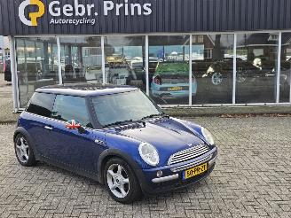 krockskadad bil auto Mini Mini 1.6 16V Cooper Hatchback  Benzine 1.598cc 85kW (116pk) FWD 2003/1