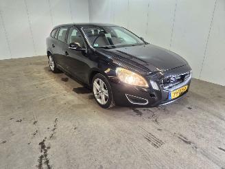 damaged passenger cars Volvo V-60 1.6 T3 16V Combi/o  Benzine 1.598cc 110kW (150pk) FWD 2012/4