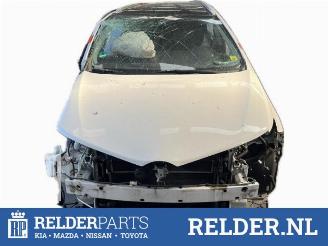 skadebil auto Toyota Auris Touring Sports Auris Touring Sports (E18), Combi, 2013 / 2018 1.8 16V Hybrid 2014/6