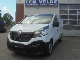 krockskadad bil bedrijf Renault Trafic 1.6 DCi 88kw, Airco, Trekhaak 2015/7