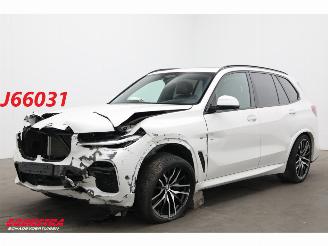 Damaged car BMW X5 xDrive30d M-Sport Pano Memory HUD ACC H/K Lucht 360° 2019/5