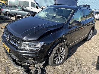 Schadeauto Volkswagen Tiguan 1.5 TSI Highline  Automaat 2020/8