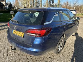 Opel Astra Sports Tourer 1.5 CDTI  Launch Edition   ( met motorschade ) picture 4