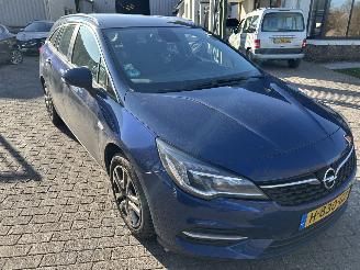 Opel Astra Sports Tourer 1.5 CDTI  Launch Edition   ( met motorschade ) picture 3