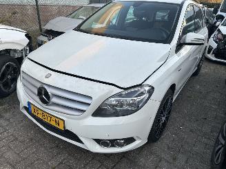 skadebil auto Mercedes B-klasse 200   Ambition   Automaat 2012/3