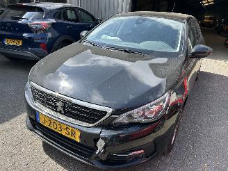 Uttjänta bilar auto Peugeot 308 SW  1.2 PureTech  Bluelease Active 2020/10