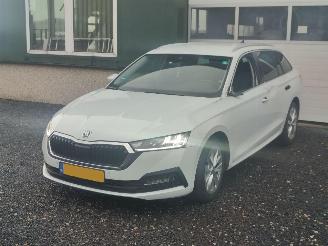 uszkodzony samochody osobowe Skoda Octavia 1.0 TSI Business Edition 2023/4